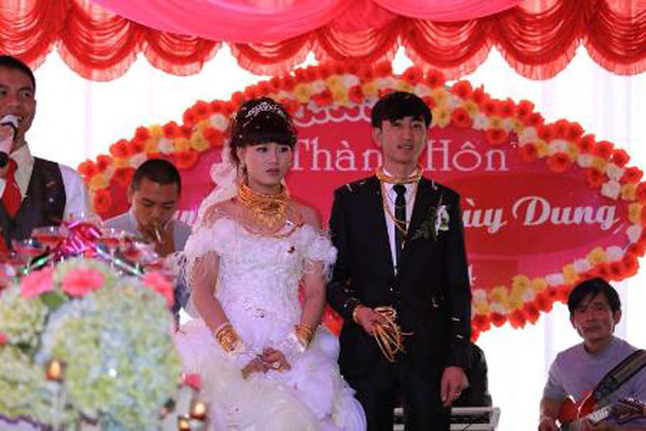 Những màn khoẻ vàng ở đám cưới