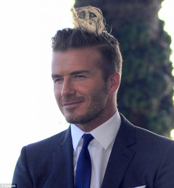 David Beckham,sao bóng đá hàng đầu thế giới,David Beckham bị fan vây kín