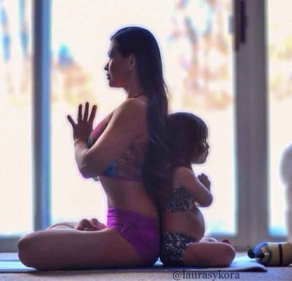 bà mẹ Yoga,bà mẹ dáng đẹp như chưa sinh con