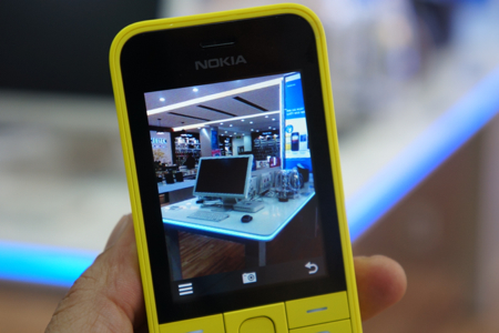 Nokia Asha 220,Điện thoại Internet rẻ nhất,Smartphone giá rẻ