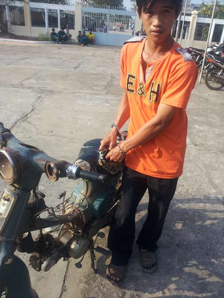 Vụ án giết người,Xác chết lõa thể bên lu nước,Giết bác cướp của,Giết người cướp tài sản