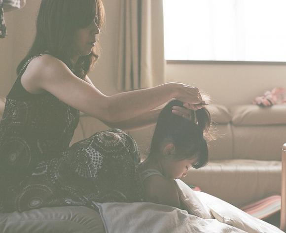 chăm con,mẹ nhật chăm con,đừng đưa con lên mạng