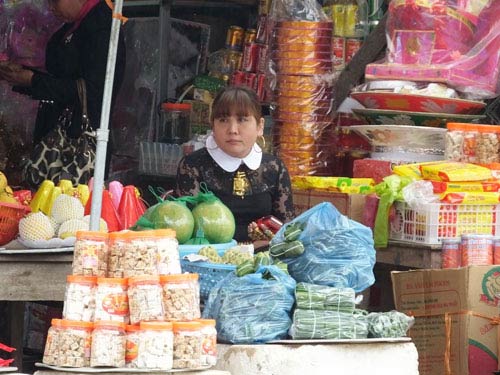 Khoe vàng,Đeo 100 cây vàng trên người,Đeo đầy vàng trên người,Đeo vàng trên người