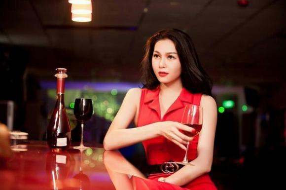 Showbiz Việt,Dương Thuỳ,tài năng mới,9X,Quy Nhơn,chân dài,triển vọng.