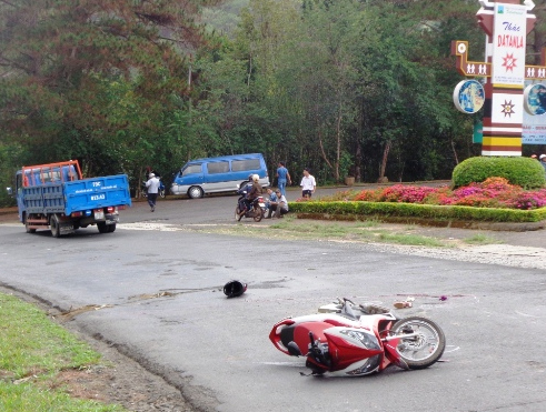 Tai nạn,mời cưới,vợ chồng,nhập viện,tử vong,Đà Lạt.