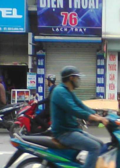 Xác nam thanh niêm nằm trên xe máy,Xác chết nam thanh niên,Thi thể nam thanh niên tím tái