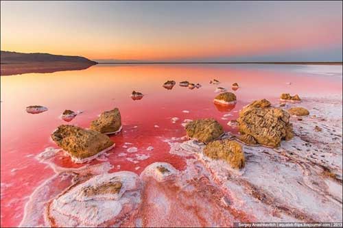 Địa danh du lịch,Bán đảo Crimea,Ao nước màu sắc