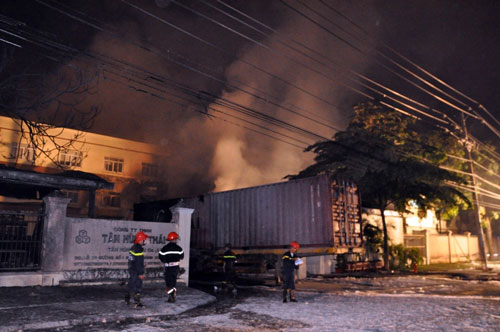 Cháy,vụ cháy,công ty hoá chất,suốt đêm,Bình Chánh,TP HCM.