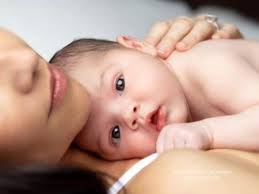 Đau bụng,trẻ nhỏ,nguyên nhân,giúp con,xử lý,quấy khóc,ợ hơi.
