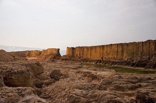 Du lịch Lebanon,Vịnh Batroun,Bức tường chắn biển