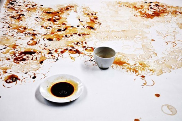 Cô gái,giới trẻ,vẽ tranh,ngàn vết bẩn,tách cà fee,nổi tiếng,ấn tượng.