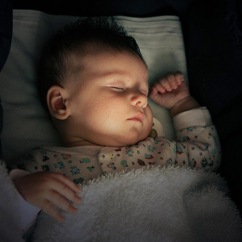 Giấc ngủ của trẻ,Tác hại của đèn ngủ,Chăm sóc trẻ