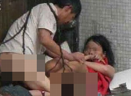 Yêu râu xanh,Hiếp dâm trẻ em,Vụ án hiếp dâm,Cụ ông hiếp dâm trẻ em