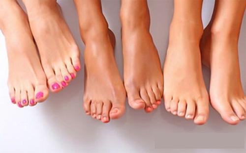 xem sức khỏe qua chân,dấu hiệu bất thường ở chân liên quan sức khỏe, rụng lông,vết loét lâu lành,ngứa,bong tróc