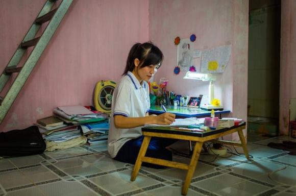 cô giáo việt lên báo nước ngoài vì nghị lực phi thường,cô giáo trẻ Việt,giáo viên dạy Tiếng Anh