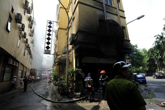 Cháy,vụ cháy quán,karaoke,Giảng Võ,Hà Nội,tử vong,5 người,cháy dữ dội.