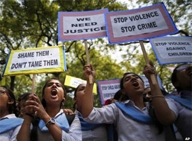 Hiếp dâm,hiếp dâm tập thể,bị treo lên cây,Ấn Độ,hai phụ nữ