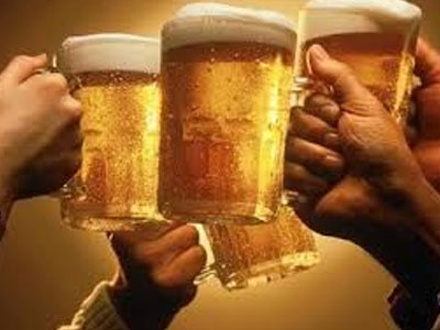 chém chồng vì nhậu qua đêm,vợ chém chồng vì nhậu