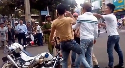 CSGT,giật súng của CSGT bắn