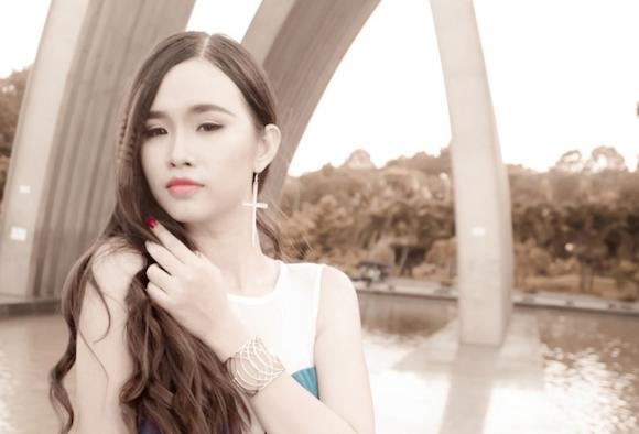 Tommy Nguyễn,Người mẫu Thanh Trang,Người mẫu Thanh Trang trong bộ váy Tommy Nguyễn thiết kế
