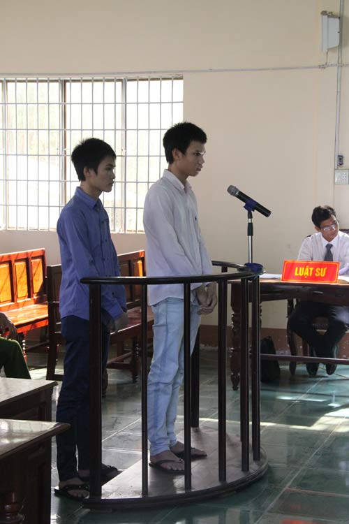 Yêu râu xanh,Hiếp dâm tập thể,Hiếp dâm trẻ em