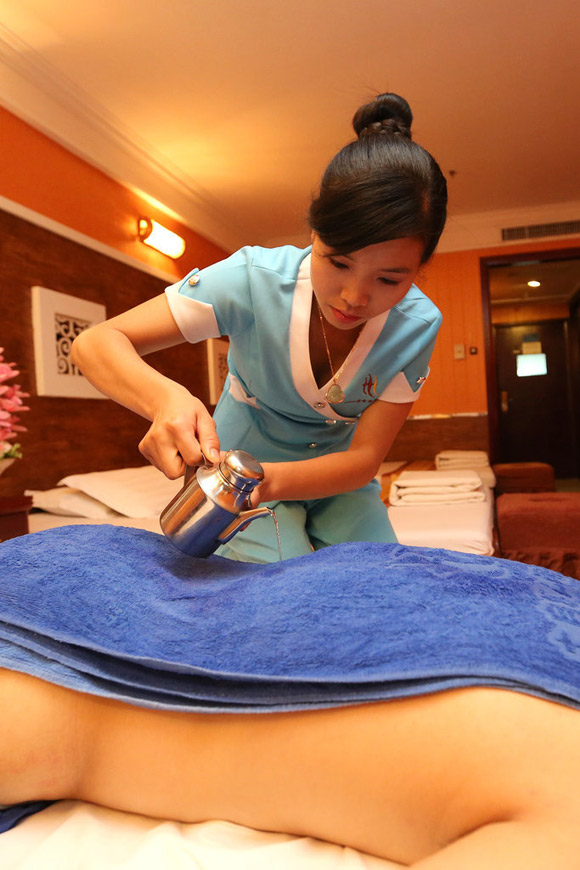Đốt lửa trên người,chuyện lạ đốt lửa trên người chữa bệnh,chữa bệnh kỳ lạ