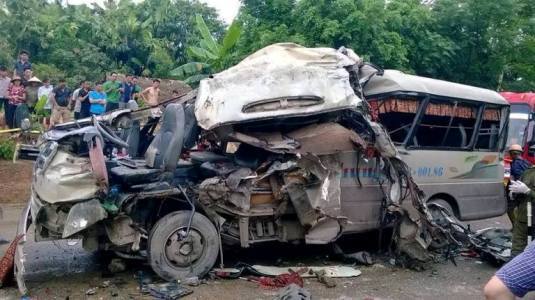 Tai nạn oto,tai nạn kinh hoàng,12 người thương vong,tai nạn ở Phú Thọ