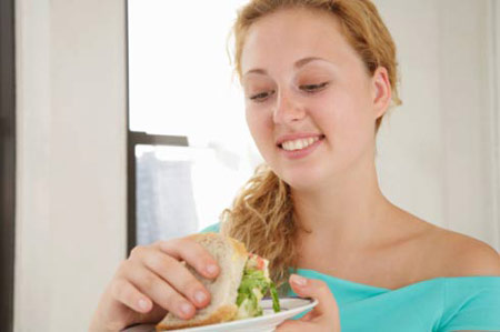 Bà bầu,bà bầu ăn mặn,ăn mặn có thể gây ngộ độc thai nghén