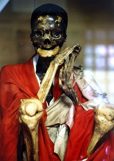 Ướp xác,thuật ướp xác,ướp xác từ người sống ở Nhật Bản