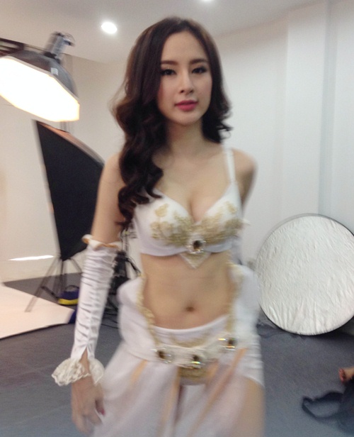 Angela Phương Trinh khoe vòng một nóng bỏng,ảnh hậu trường Angela Phương Trinh,sao Việt,sao Việt