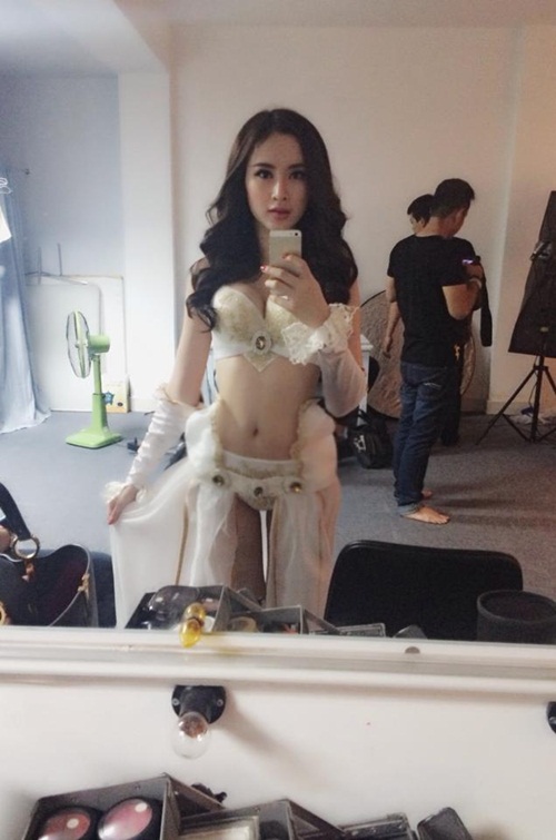 Angela Phương Trinh khoe vòng một nóng bỏng,ảnh hậu trường Angela Phương Trinh,sao Việt,sao Việt