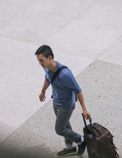 Hoài Lâm,quán quân Gương mặt thân quen tươi rói ở sân bay
