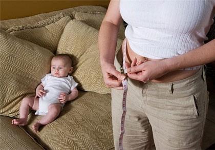 Chăm sóc trẻ,Kỹ năng làm mẹ,Chồng tắm cho con gái