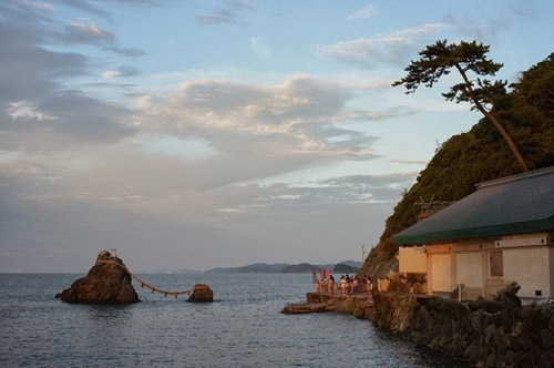Đá vợ chồng,Du lịch Nhật Bản,vịnh Futami
