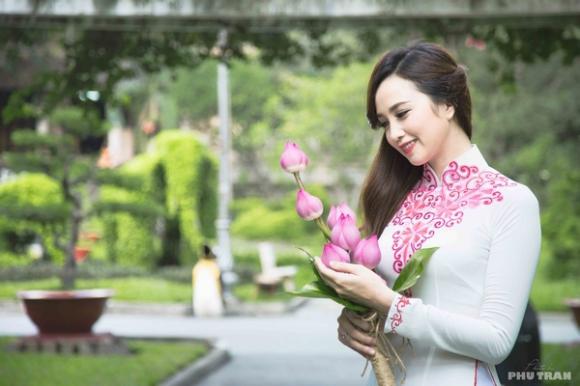 Thủy Phạm,Người mẫu Thủy Phạm,Thủy Phạm,hướng về biển đông,mặc hướng về biển đông,Thuy Pham,thoi trang bien dong,NTK Tuấn Hải