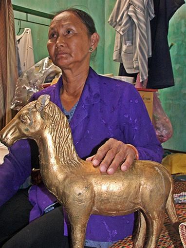 vàng,đào được tượng vàng,người đàn bà và 13 tượng vàng,13 tượng vàng