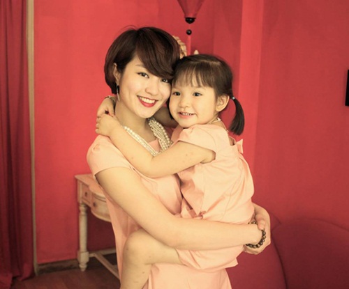 Mi Vân,hotgirl Mi Vân,thời trang đầy sắc màu của mẹ con Mi Vân