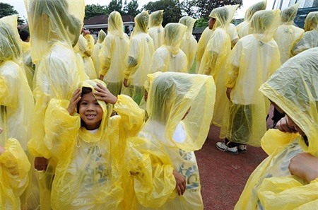 Áo mưa,kinh hoàng áo mưa có chứa chất gây hại não,cảnh báo khi mắc áo mưa