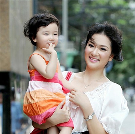 Hoa hậu,hoa hậu Việt Nam,những hoa hậu lặng lẽ nuôi con một mình
