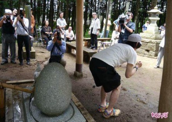 bệnh trĩ,ngôi đền chữa bệnh trĩ,Nhật Bản