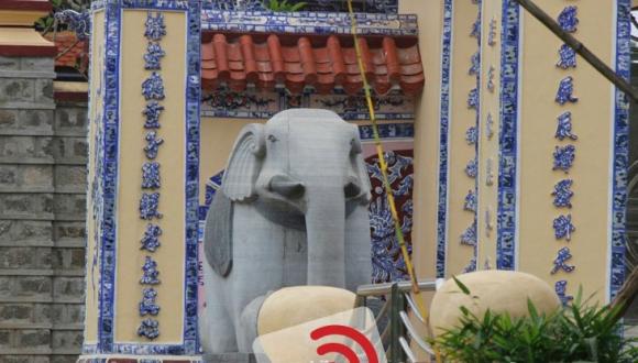 Đại gia,đại gia chơi ngông,đại gia chi tiền triệu mua quan tài,xây lăng mộ chờ chết