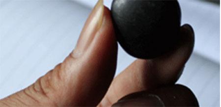 cháu khóc cậu nhét than vào miệng,cháu tử vong vì cậu nhét than vào miệng