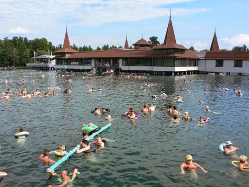 Hồ Heviz,Du lịch Hungary,Hồ nước nóng tự nhiên