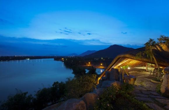 Khách sạn,khách sạn với hồ bơi lưng chừng ấn tượng,tuyệt đẹp ở Nha Trang