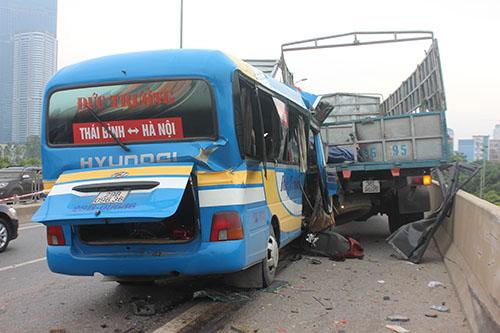 Tai nạn,tai nạn oto,tai nạn kinh hoàng trên đường cao,tai nạn tử vong 6 người