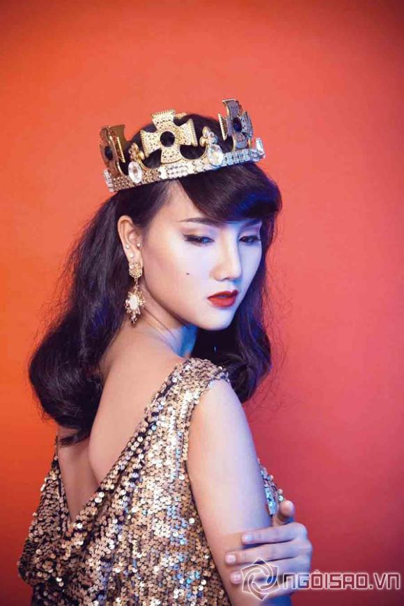 Diễn viên Thái Tú Anh đội vương miện hóa thân thành nữ hoàng