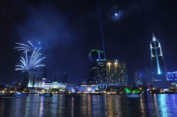 Bắn pháo hoa,màn bắn pháo hoa,giao thừa 2015