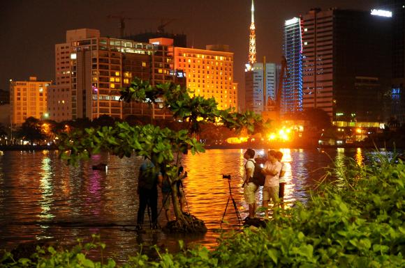 Bắn pháo hoa,màn bắn pháo hoa,giao thừa 2015