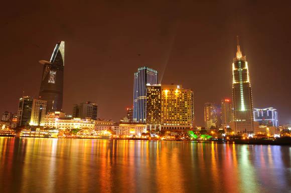 Bắn pháo hoa,màn bắn pháo hoa,giao thừa 2015