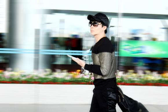 sao Việt, Nathan Lee, quý ông hàng hiệu, Nathan Lee hẹn hò với bạn gái, Nathan Lee đeo nhẫn kim cương
